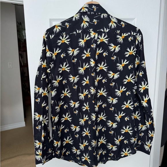 Banana Republic silk button down blouse, size small - Picture 4 of 4